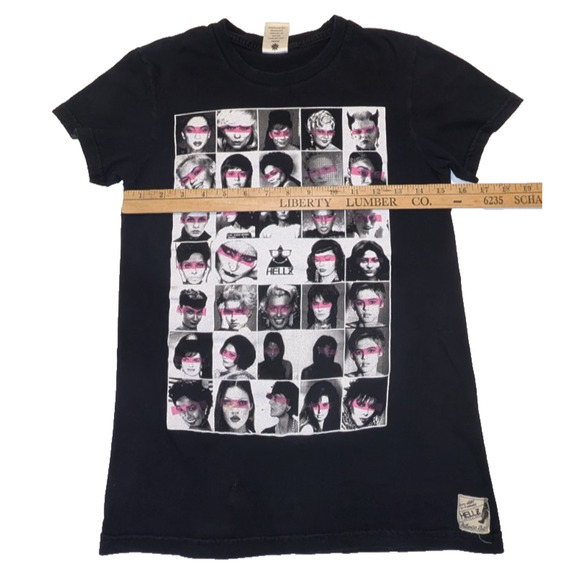 Hellz Bellz "A Crime For All Seasons" Graphic T-Shirt Medium Rare Y2K Streetwear - Picture 9 of 10